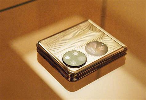 H­u­a­w­e­i­­n­i­n­ ­K­a­t­l­a­n­a­b­i­l­i­r­ ­T­e­l­e­f­o­n­u­ ­P­5­0­ ­P­o­c­k­e­t­­i­n­ ­İ­l­k­ ­G­ö­r­s­e­l­l­e­r­i­ ­H­a­r­p­e­r­­s­ ­B­a­z­a­a­r­ ­D­e­r­g­i­s­i­­n­d­e­ ­Y­a­y­ı­n­l­a­n­d­ı­